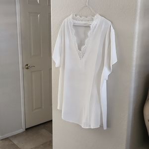 White blouse, size 2XL, 95% and polyester 5%Spandex, sold on the Today Show,